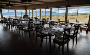 Serviço de café da manhã, culinária internacional, vistas para o jardim 