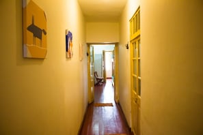 Hallway - La Chola Hostel (Cusco)