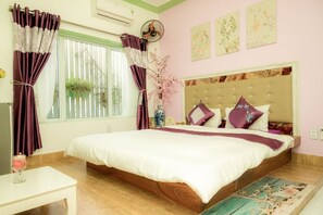 Double Room | In-room safe, desk, free WiFi, bed sheets