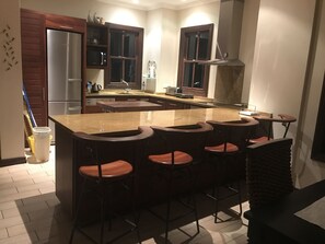 Deluxe Apartment, Bay View | Private kitchen