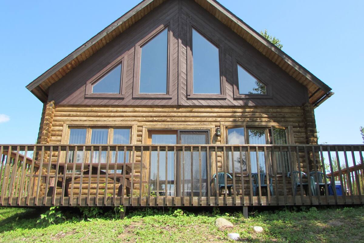 Cabin, Partial Lake View | Free cots/infant beds, free WiFi, bed sheets