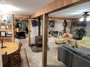 Smart-TV, Kamin, DVD-Player, Tischfußball