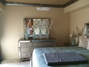 1 habitación, tabla de planchar con plancha y wifi 