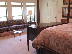 Silitysrauta/-lauta, Wi-Fi, vuodevaatteet