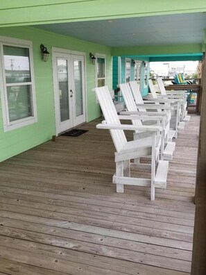 Terrace/patio - Water view condo in Port O' Connor that sleeps up to 7 (Port O'Connor)
