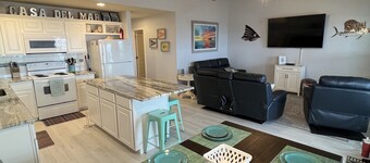 Water view condo in Port O' Connor that sleeps up to 7