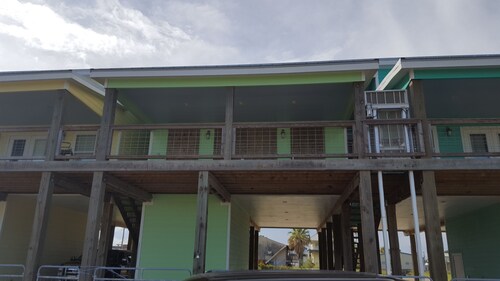 Water view condo in Port O' Connor that sleeps up to 7