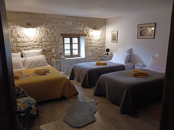 2 chambres, fer et planche à repasser, Wi-Fi, literie fournie