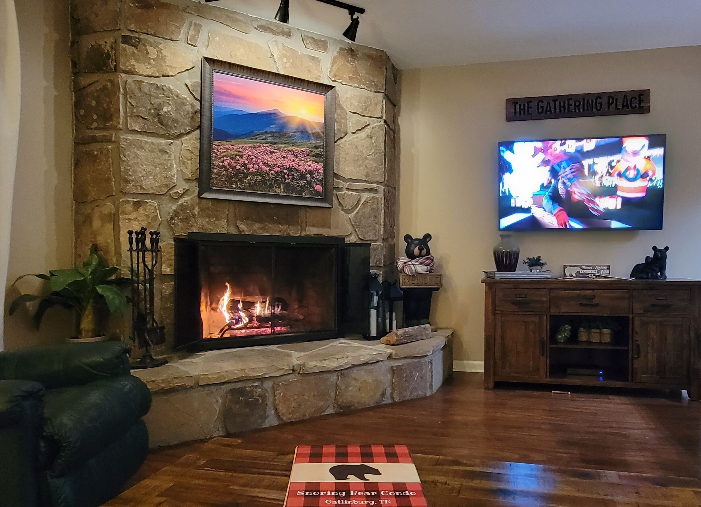 SNORING BEAR Holly Ridge Condo 2 BED/2 BA VIEWS POOL WALK TO DOWNTOWN GATLINBURG