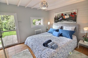 2 habitaciones, tabla de planchar con plancha y cuna de viaje