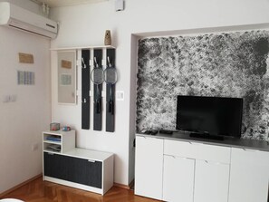 Appartement, uitzicht op zee (Ani) | Woonruimte | Een flatscreentelevisie
