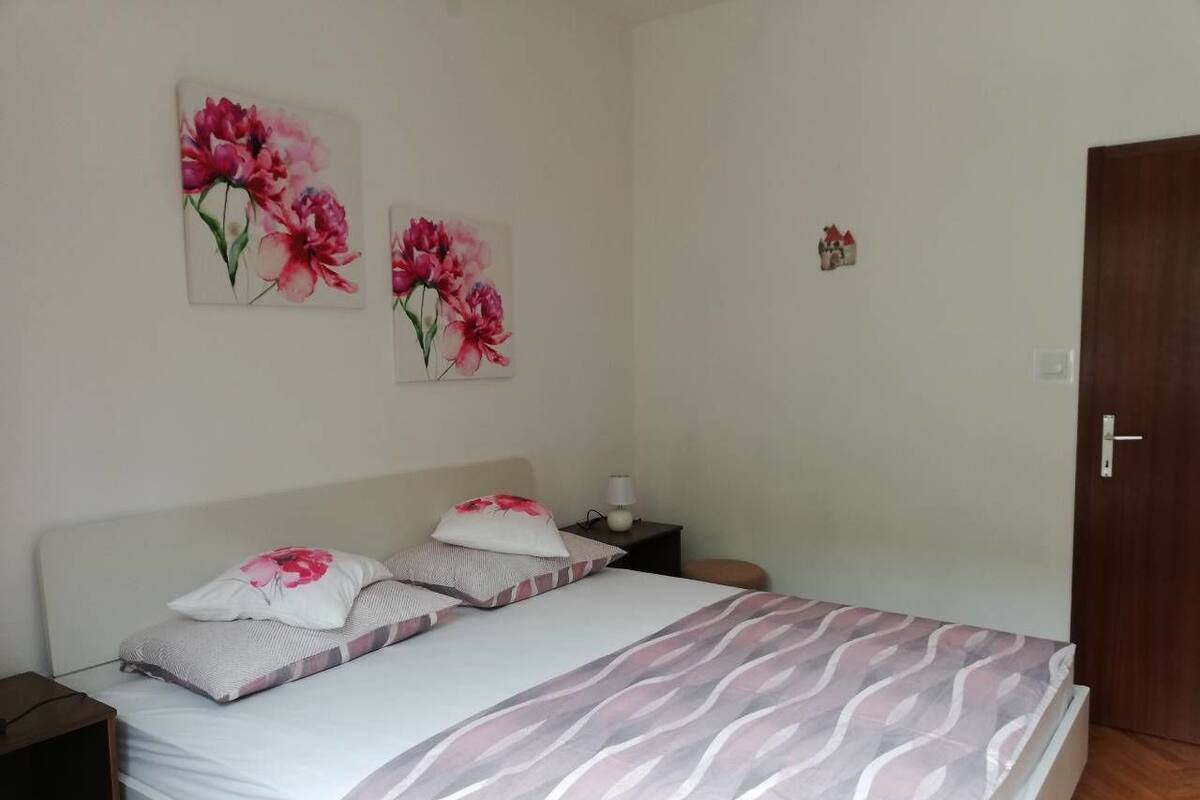 Apartment, Sea View (Ani) | Iron/ironing board, WiFi (free), bed sheets