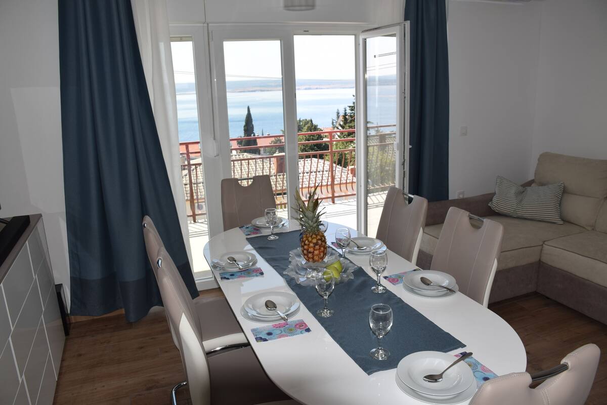 Apartment, Meerblick (Jakov) | Essbereich im Zimmer