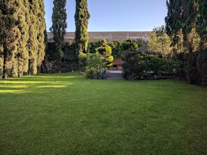 المنطقة المحيطة بالمنشأة