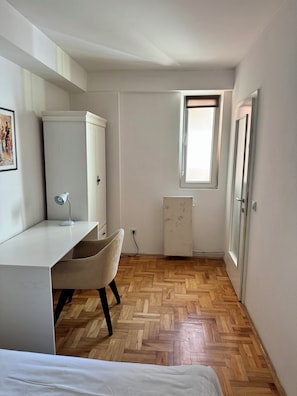 1 slaapkamer, een strijkplank/strijkijzer, gratis wifi, beddengoed