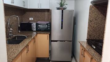 Fridge, microwave, stovetop, coffee/tea maker