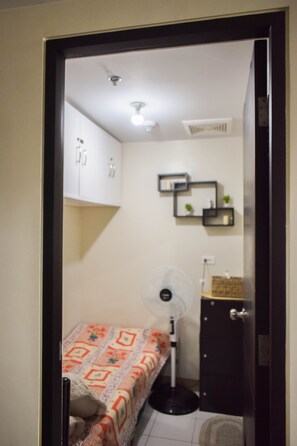 2 quartos, cofres nos quartos, ferros/tábuas de passar roupa