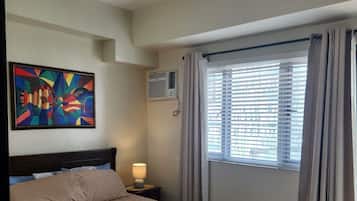 2 bedrooms, in-room safe, iron/ironing board, WiFi (free)