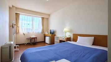 Desk, iron/ironing board, free WiFi, bed sheets