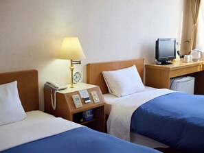 Twin Room, Non Smoking | Desk, iron/ironing board, free WiFi, bed sheets - Hotel Sincerity Kani (Kani)