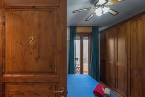 2 dormitoris, caixa forta a l'habitació i escriptori