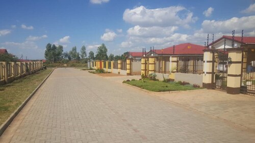 3 BEDROOMED HOUSE WITH MASTER BEDROOM ENSUITE