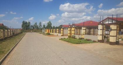 3 BEDROOMED HOUSE WITH MASTER BEDROOM ENSUITE