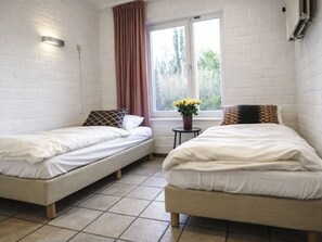 12 bedrooms, free internet