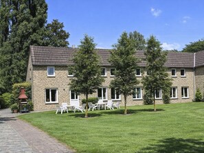 Outdoor dining - Bungalowpark Landsrade by Interhome (Gulpen)