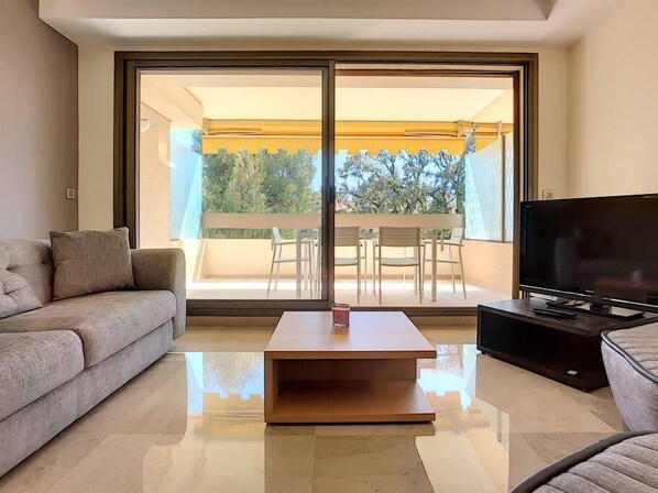 Televisio, videopelikonsoli