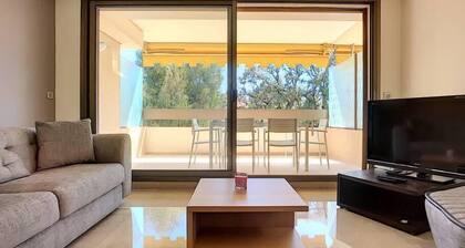 (011) A l'ombre de la Pinède