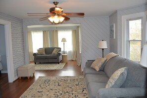 TV, DVD player - 4 Bedroom Home Near Warren Dunes State Park (Sawyer)