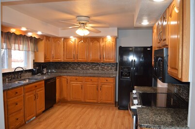 4 Bedroom Home Near Warren Dunes State Park