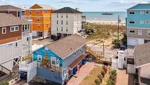 A coastal residential area with colorful buildings, a beach, and a view of the ocean. - Vitamin Sea Suites 4: Downtown and a short walk to the SEA! (Carolina Beach)