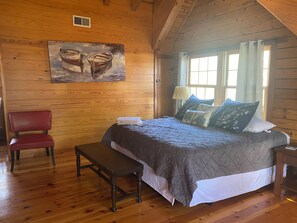 3 bedrooms, desk, travel cot, free WiFi