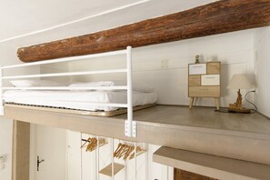 Iron/ironing board, WiFi, bed sheets - (33c) Le cosy marché provencal (Antibes)