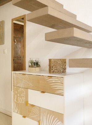 Interior - (33c) Le cosy marché provencal (Antibes)