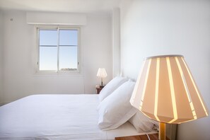 1 bedroom, iron/ironing board, WiFi, bed sheets - Bright, 63m², panoramic view of city and sea. Garage (Cannes)
