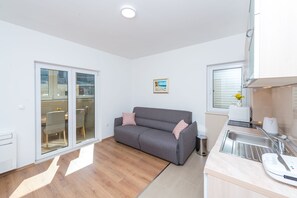 A1 - Romantic Apartment, Sea View | Living area