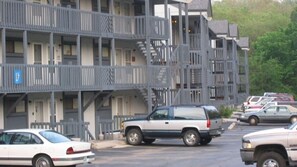 Onsite parking -  C206  Charming lakefront walk-in level condo!       (Osage Beach)