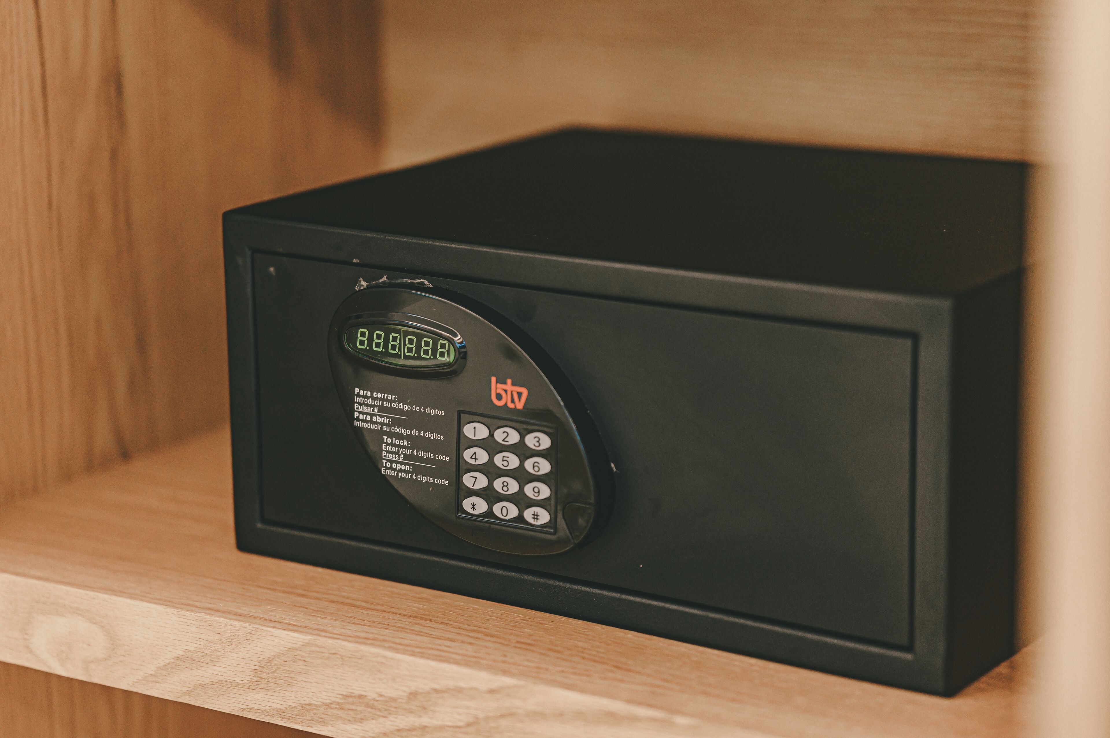 A black safe with a digital keypad and a display showing '8888.8.8.8'.