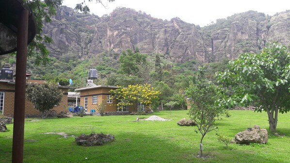 Vista frontal de la propiedad