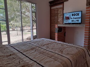 Habitación estándar | Decoración personalizada, muebles diferentes y cortinas blackout 