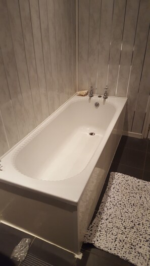 Superior Apartment, Multiple Beds, Partial Sea View | Bathroom