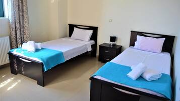 4 Schlafzimmer, Zimmersafe, Bügeleisen/Bügelbrett, WLAN