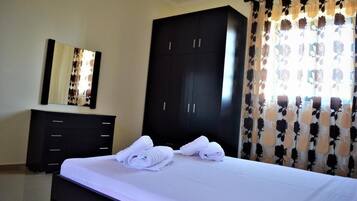 4 bedrooms, in-room safe, iron/ironing board, WiFi