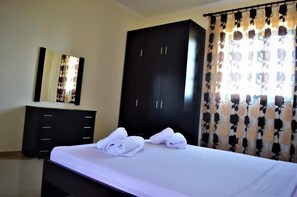 4 bedrooms, in-room safe, iron/ironing board, WiFi
