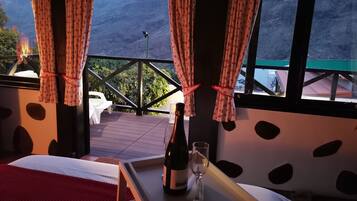 1 slaapkamer, een kluis op de kamer, een strijkplank/strijkijzer