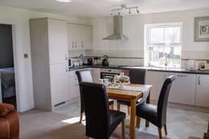 Fridge, microwave, oven, stovetop - Set on a working Dairy farm  stunning views, a hot tub and pet freindly (Otley, West Yorkshire)