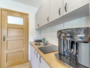 Fridge, oven, dishwasher, cookware/dishes/utensils